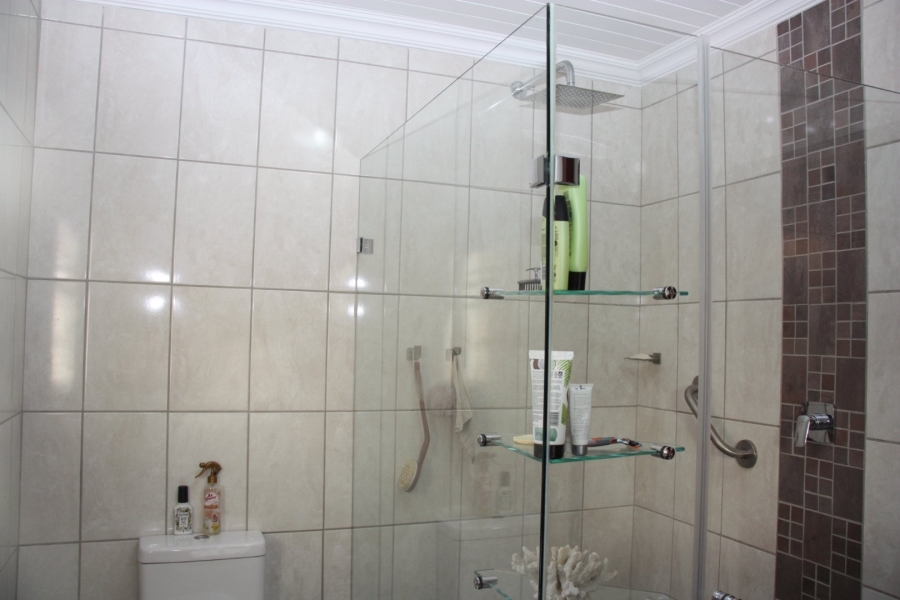 5 Bedroom Property for Sale in Langenhovenpark Free State